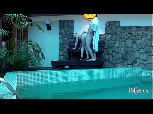 ❤️ Bulla ancillam ad piscinam invitat, sed fervido resistere non potuit Porno  at porn la.sexogolic-info.ru